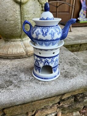 Vintage Bombay Blue and White Porcelain Teapot Warmer